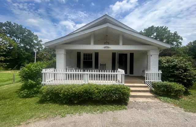 Charming 3-bedroom, 2.5-bathroom home located in Crestwood.This is a short-term rental 6 month lease photos photos