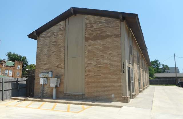 2504 N Hudson ($0 Renew Fee) Gallery 4