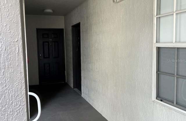 13905 FAIRWAY ISLAND Drive Gallery 2