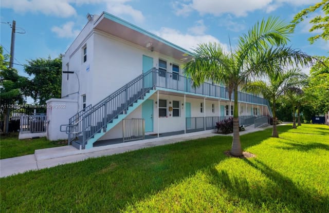 1950 NW 2nd Ct Gallery 3
