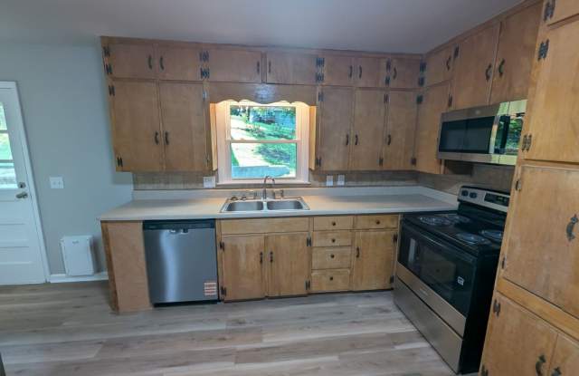 Remodeled 3-Bedroom, 1-Bath Home with Hardwood Flooring, Attached Garage & Fenced Backyard Gallery 3
