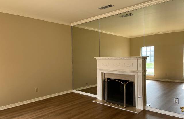 Beautiful Town South 4BR/4BA Gallery 3