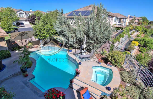 Serrano Executive 4bd/4.5ba Executive Home with Pool, Spa & 4-Car Garage! Gallery 4