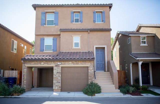 1280 Piazza Lane - 1280 Piazza Ln, Clovis, CA 93612