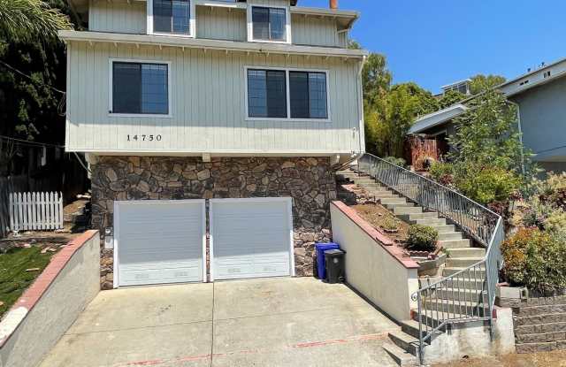 Newly Renovated 4BR / 2.5BA Home with Partial Bay Views. photos photos