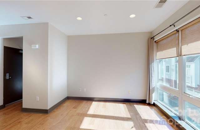 2200 Lyndhurst Avenue Gallery 3