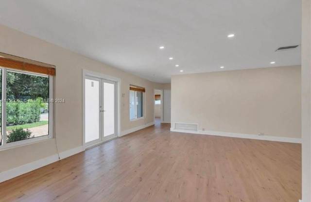 21060 NE 18th Ct Gallery 4