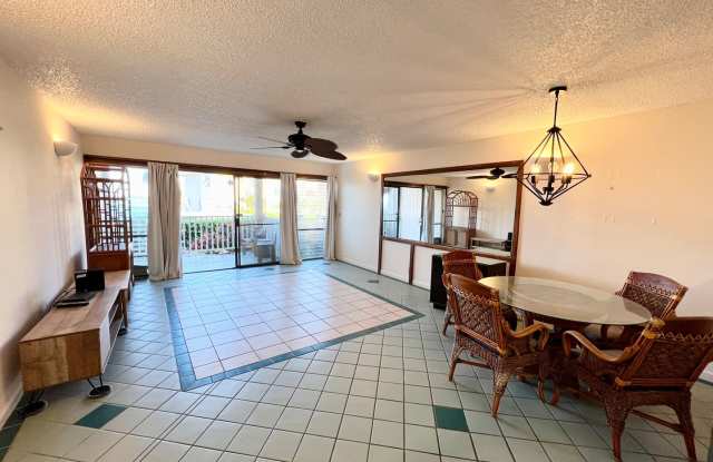 Oceanfront 2BR / 2BA Condo at The Sea Village on Ali'i Drive Gallery 4