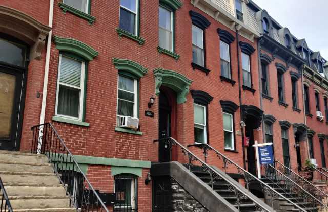 826 GRAND ST photos photos