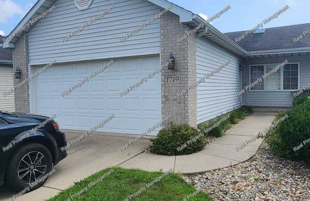 Three Bedroom Duplex - 1719 Chestnut Drive, Crown Point, IN 46307