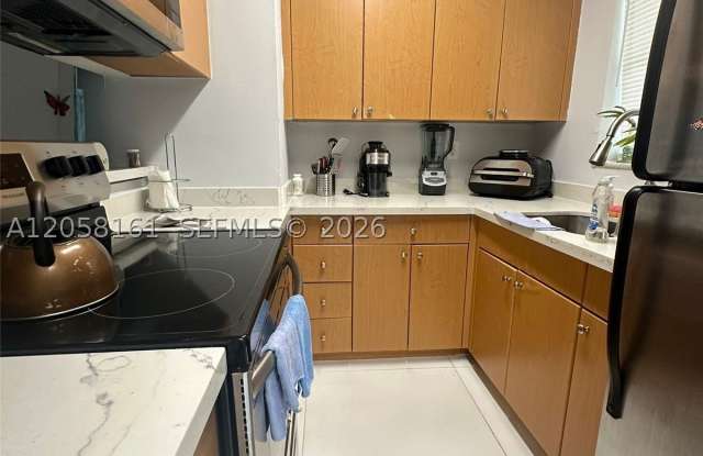 665 NE 83rd Ter photos photos