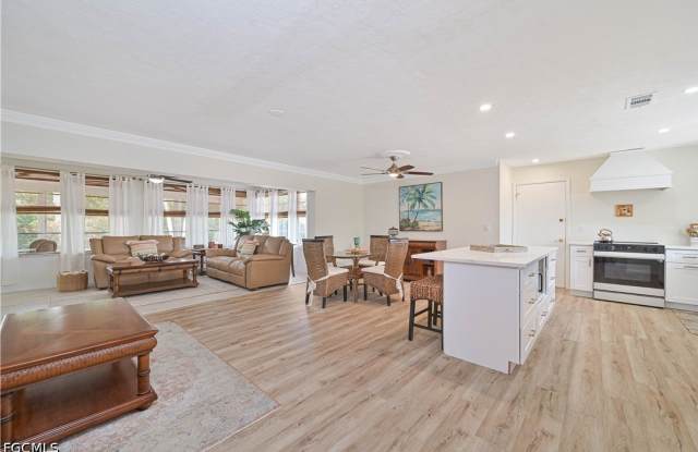 4520 SE 9th Avenue photos photos