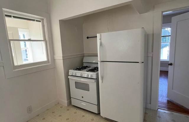 500 Templeton Ave Apt 2 Gallery 2