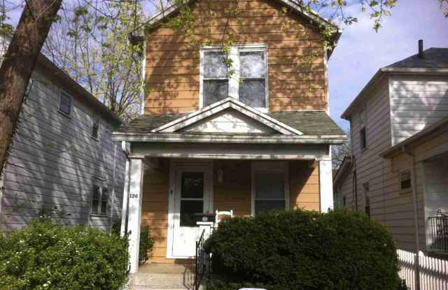 Pretty 3 bed 1 bath house detached garage in Walnut Hills, minutes from Downtown, WPAFB - 126 Edgar Avenue, Dayton, OH 45410