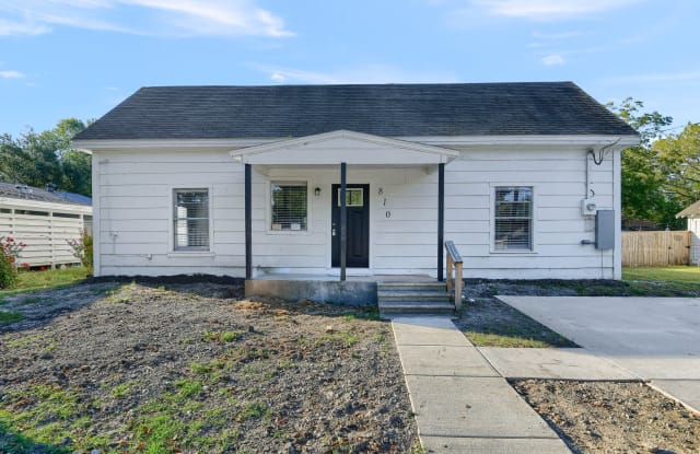 810 Seven Oaks Road - 810 Seven Oaks Road, Bonham, TX 75418