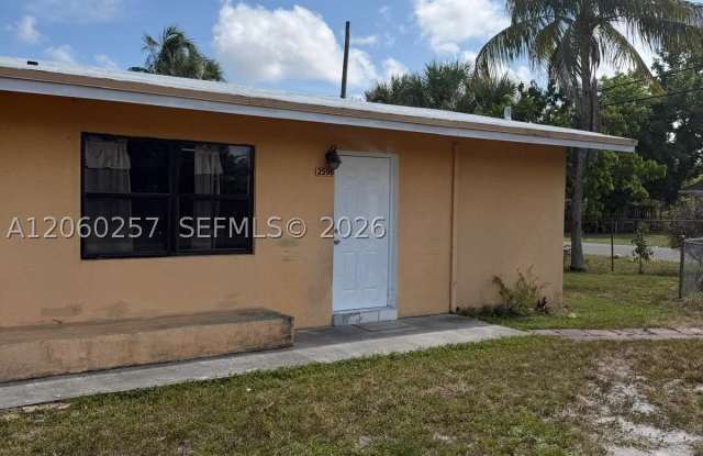 2580 SW 8th St photos photos