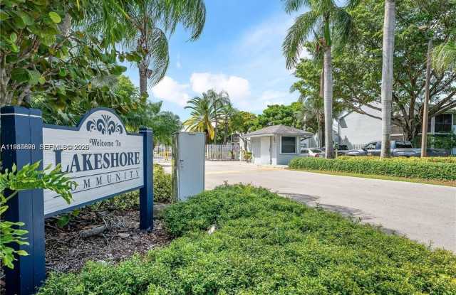 1022 SE Adams Ave photos photos