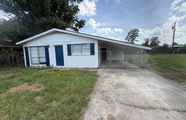 Remodeled 3 bedrooms 1.5 bath home in the Ready to Move-in! Gallery 1