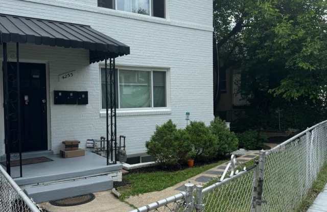 4253 BROOKS ST NE #B Gallery 2