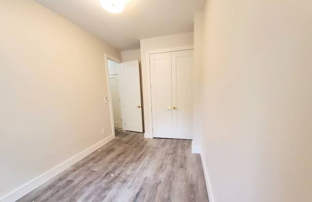 320 Throop Ave photos photos