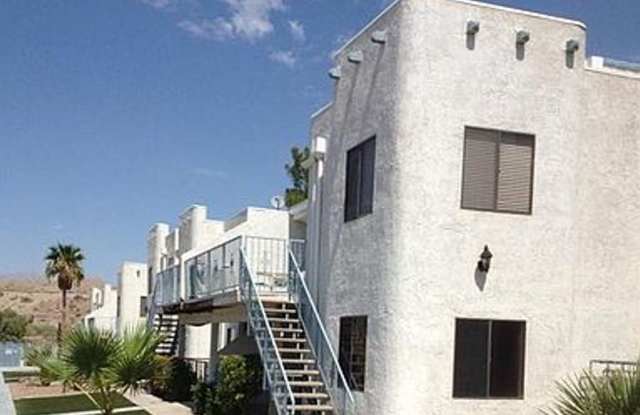 2Br Waterfront  WINTER Vacation Rental Condo, Complex on the WATERFRONT Gated complex Utilities included Gallery 1