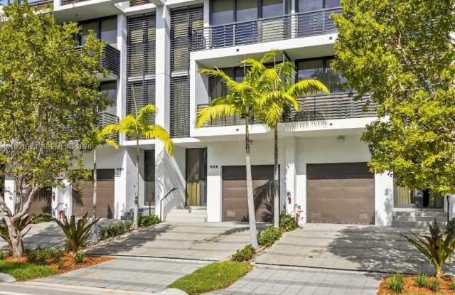 1055 99th St photos photos