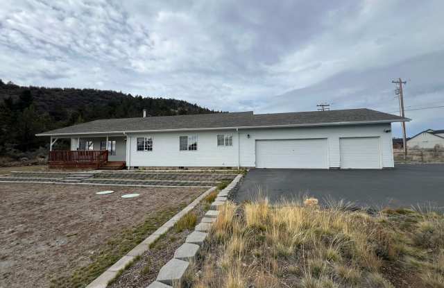 Newly Painted 3 Bedroom, 2 Bathroom Home - 2720 Old Fort Road, Klamath County, OR 97601