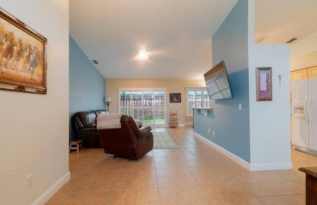 1487 Windship Circle Gallery 2