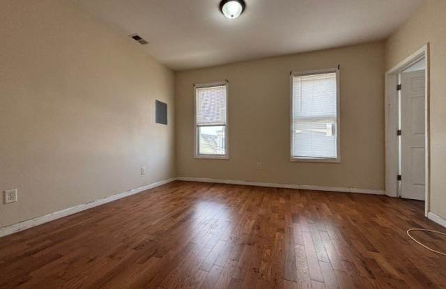 225 Ripley Pl Gallery 4