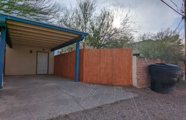 Stunning Central Tucson Home - 3 bed & 2 Bath - UofA & Banner Area Gallery 3
