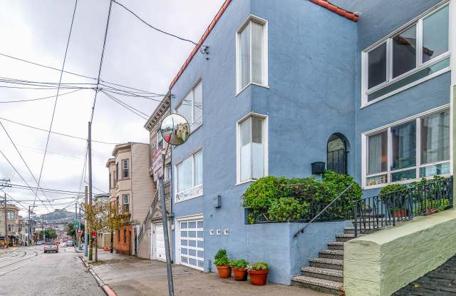 Noe Valley: Top Floor 2 bed 1 ba Condo w/ Finished Attic, Tandem Parking, W/D In-Unit, and Shared Yard photos photos Noe Valley: Top Floor 2 bed 1 ba Condo w/ Finished Attic, Tandem Parking, W/D In-Unit, and Shared Yard photos photos