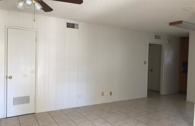 1540 E Austin Way - 1540 East Austin Way, Old Fig Garden, CA 93704