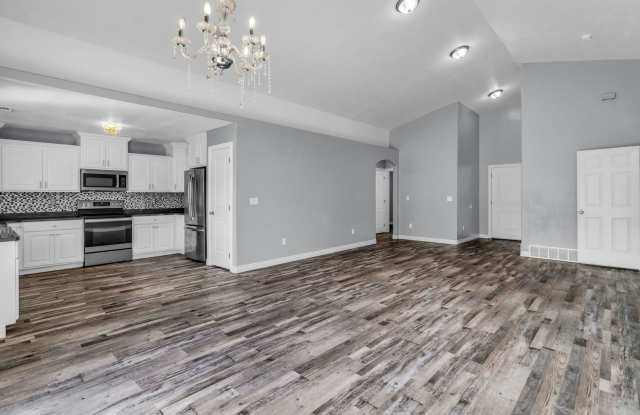 3 Bed Home with Open Layout & High Ceilings Gallery 3