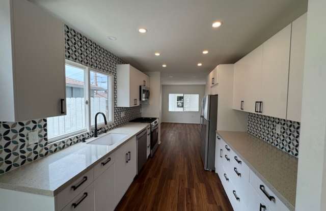 Recently Renovated 2 Bed / 2 Bath Apartment in Prime La Jolla Location photos photos