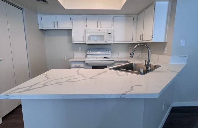 Newly Remodeled 2 bed 2 bath at Park One photos photos