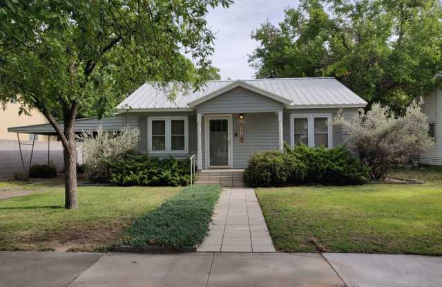 1 Bed 1 Bath Home with Office Space - 412 Mariposa Street, Carlsbad, NM 88220
