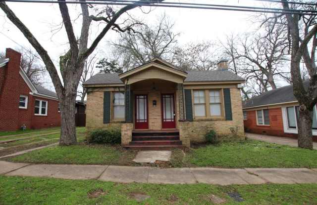 Coming soon: 1 Bedroom, 1 Bathroom Home with a Study! - 311 East 1st Street, Tyler, TX 75701 Coming soon: 1 Bedroom, 1 Bathroom Home with a Study! - 311 East 1st Street, Tyler, TX 75701