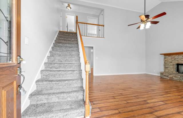 *** AMAZING TWO STORY CONTEMPORATY HOME *** Gallery 3