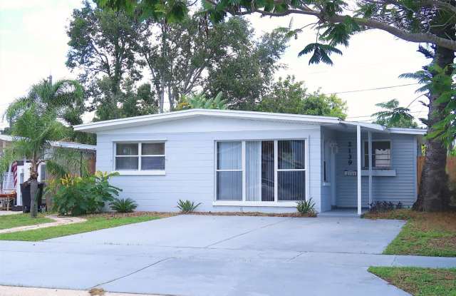 2 Bedroom, 1 Bathroom Home For Rent in St Pete! photos photos