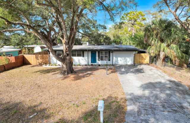 Large 3bdrm/2bath Home with garage & carport ** Lots of room** $2200.00** photos photos