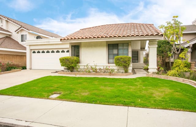 21851 Calatrava - 21851 Calatrava, Mission Viejo, CA 92692