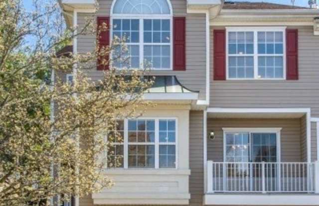102 Lakeview Ct Gallery 1