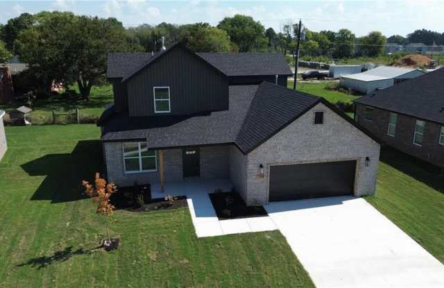 104 White Oak  ST photos photos