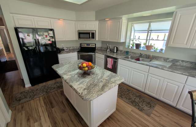 877 W Sunset Strip Dr Gallery 4