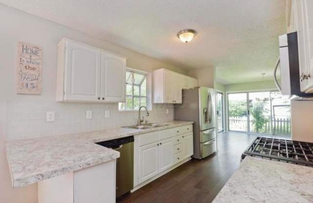 2915 Castlebrook Avenue Gallery 3
