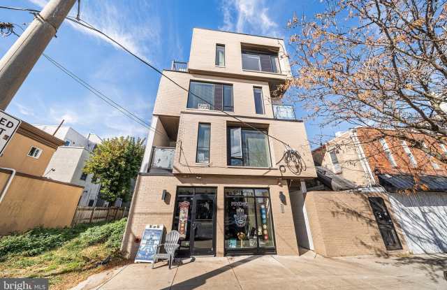 331-33 E GIRARD Avenue Gallery 1
