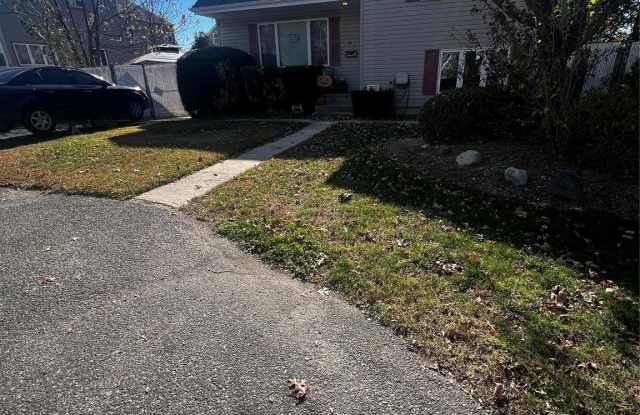 210 Bayshore Road - 210 Bay Shore Road, North Babylon, NY 11703