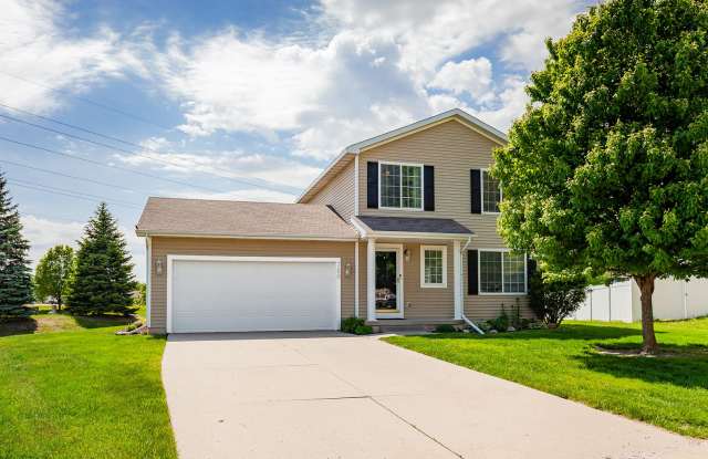SPACIOUS LIVING!! 4 Bedroom, 3 Bathroom Home in Waukee! photos photos