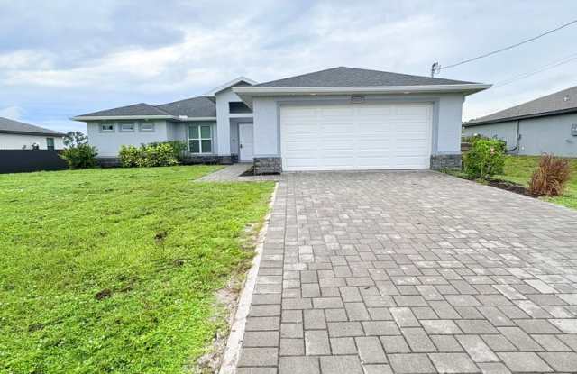 Bright 3-Bedroom Home with Open Living, Modern Kitchen & 2-Car Garage Gallery 1
