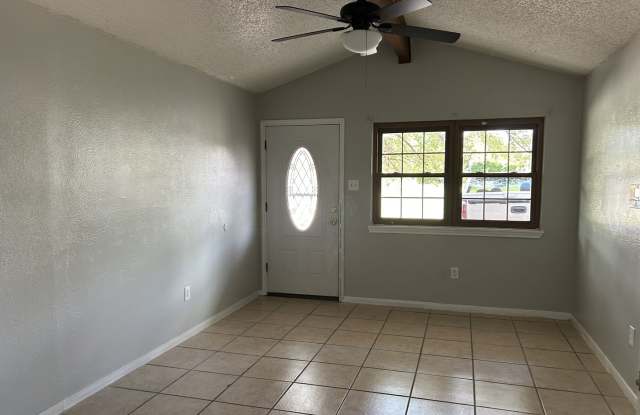 Charming 3-bedroom, 1.5-bath home at 919 Marilyn Drive Gallery 4